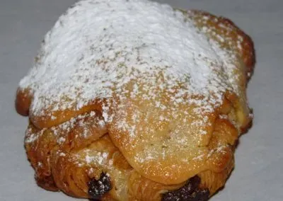 boulangerie-viennoiserie-le-puit-damour-samatan-chocolatine-amande-400x284