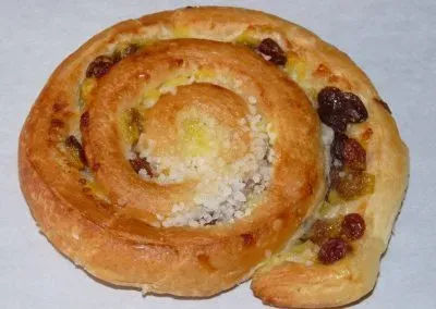 boulangerie-viennoiserie-le-puit-damour-samatan-pain-aux-raisins-400x284