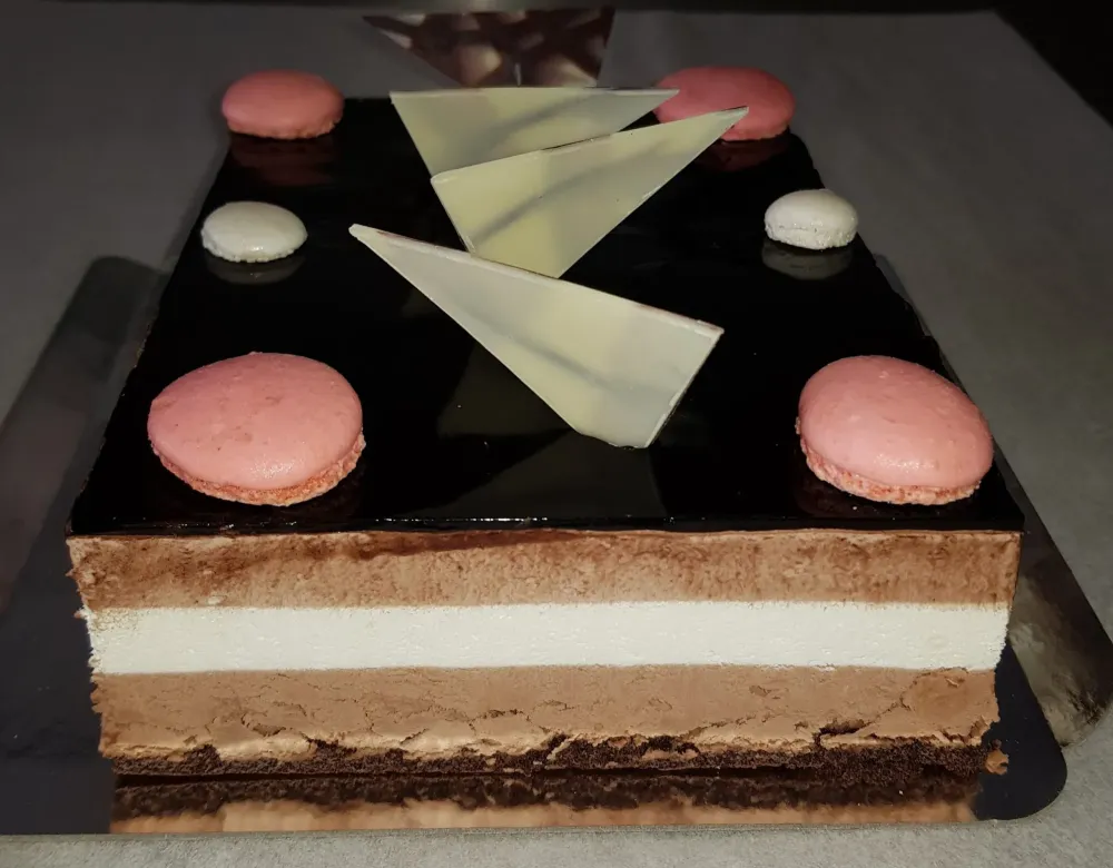 patisserie-le-puit-damour-samatan-mousse-3-chocolats-scaled